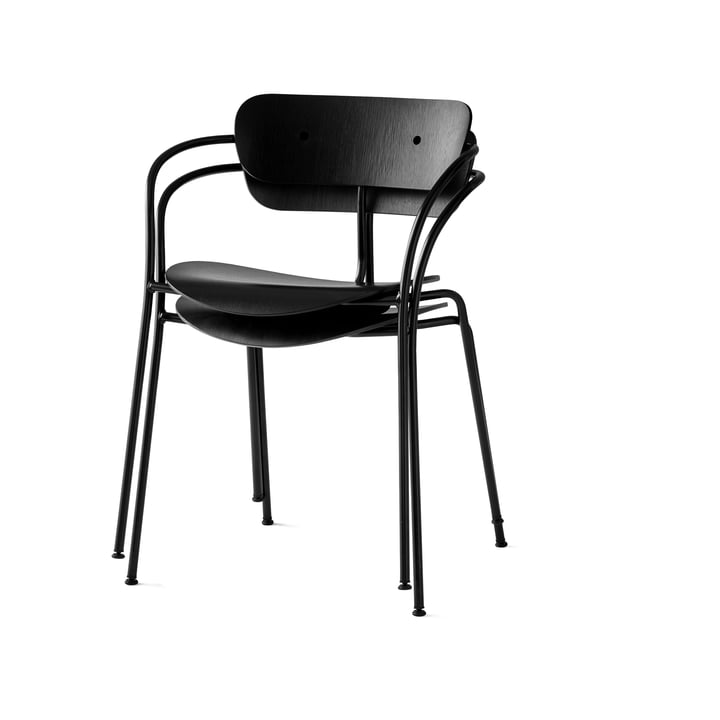 De Pavilion Chair van &Tradition met zwarte voet / zwart gelakt eiken: