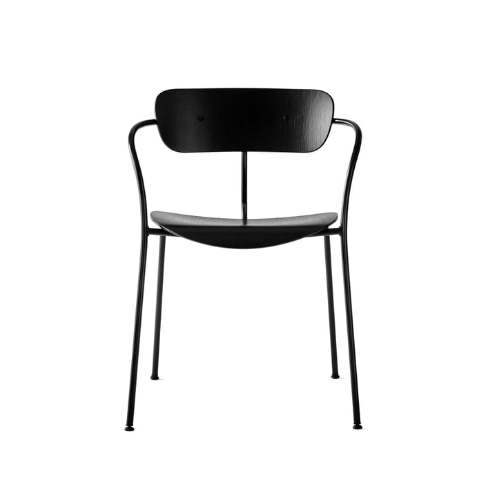 De Pavilion Chair van &Tradition met zwarte voet / zwart gelakt eiken: