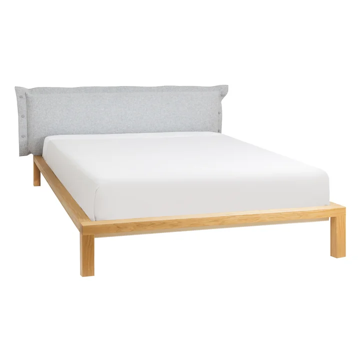Zuiver bed met gestoffeerd hoofdbord 180 cm van Hans Hansen in eiken mat gelakt / grijs