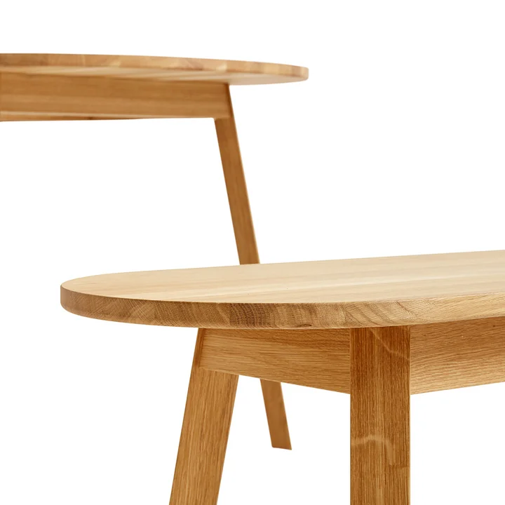 Driehoekige Been Eettafel en Bench van HAY in geolied eikenhout