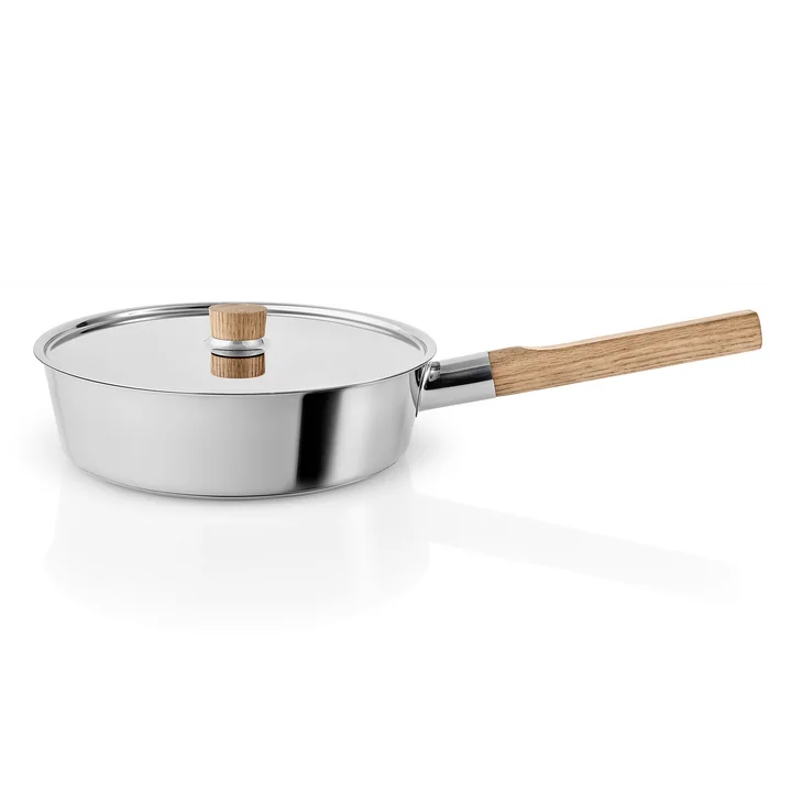 Nordic Kitchen sauté pan met deksel Ø 24 cm van Eva Solo in roestvrij staal / eikenhout.
