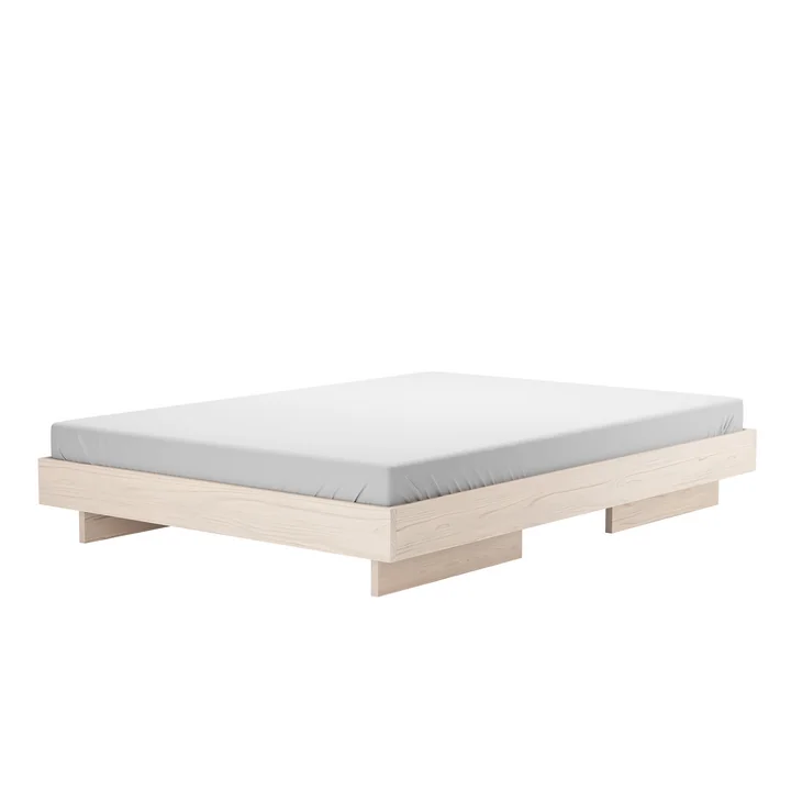 Zians Bed van OUT Objekte unserer Tage in gewaxt essenhout