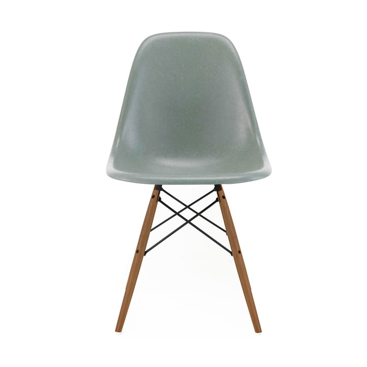 Eames Fiberglass Side Chair DSW van Vitra in essenhoning / Eames zeeschuim groen