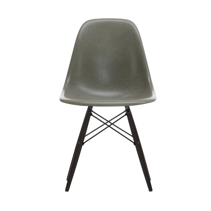 Eames Fiberglass Side Chair DSW door Vitra in esdoorn zwart / Eames rauw omber