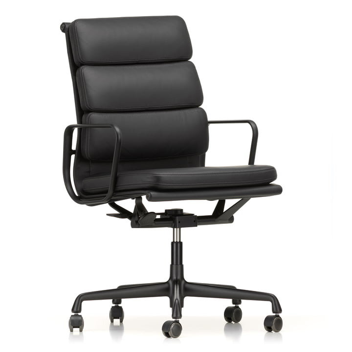 EA 219 Soft Pad bureaustoel gecoat diep zwart met armleuningen van Vitra met leder premium nero (harde vloerwielen)