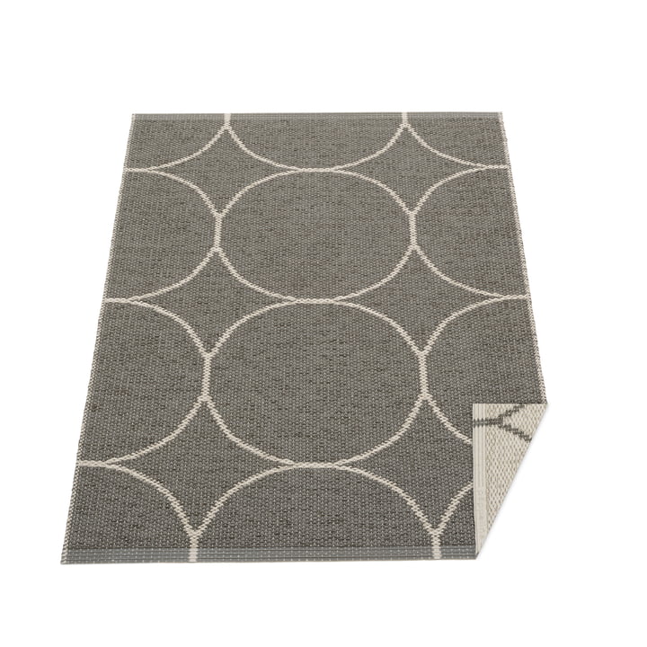 Boo omkeerbaar tapijt, 70 x 100 cm in houtskool / linnen van Pappelina 