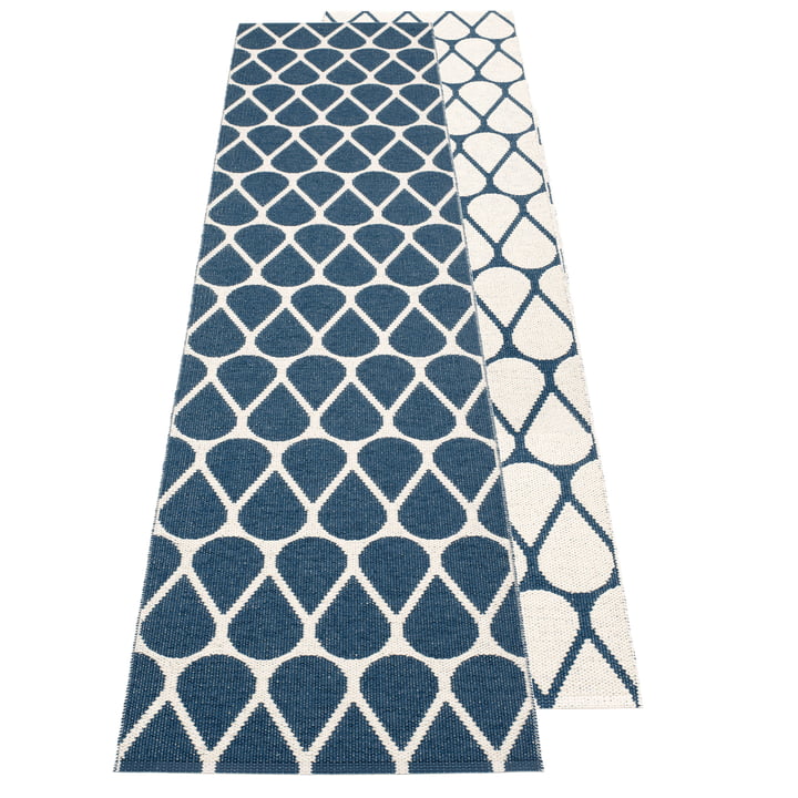Otis omkeerbaar tapijt, 70 x 200 cm in oceaanblauw / vanille van Pappelina 