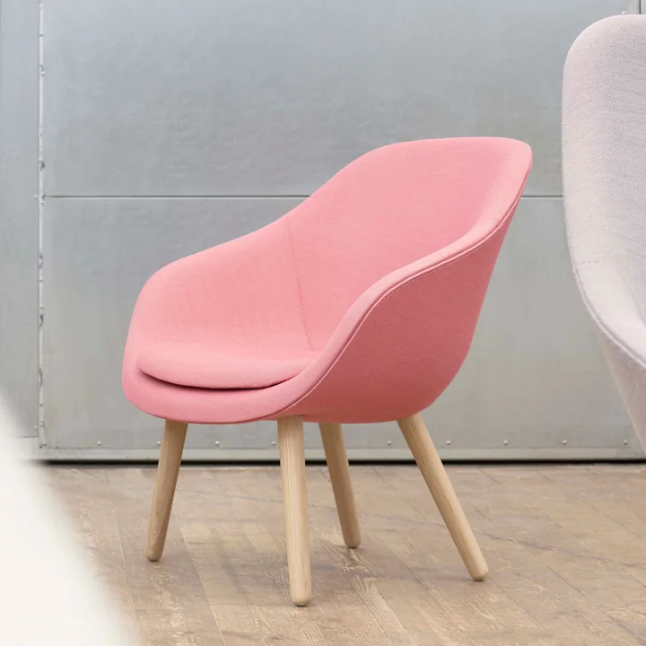 About A Lounge Chair AAL 82 van HAY