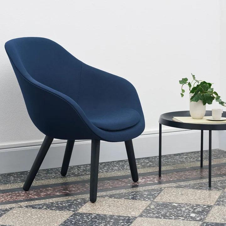 About A Lounge Chair AAL 82 van HAY
