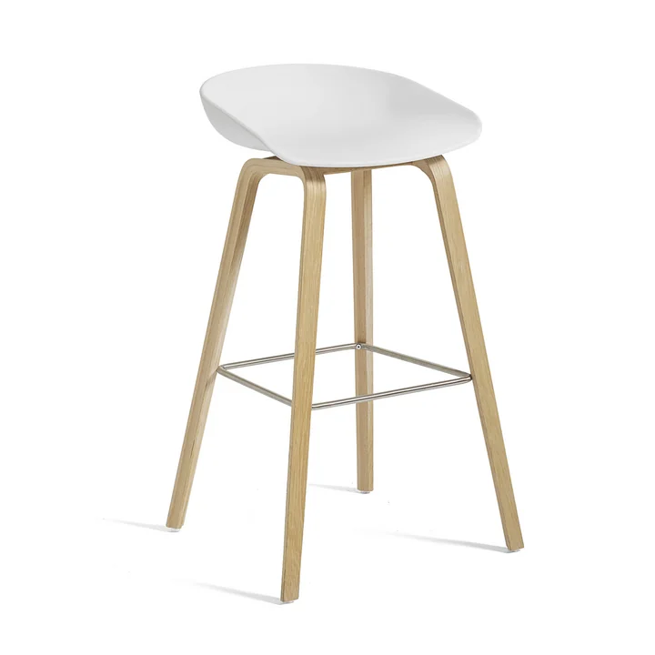 About A Stool AAS 32 H 75 cm van HAY in mat gelakt eiken / roestvrij staal / wit