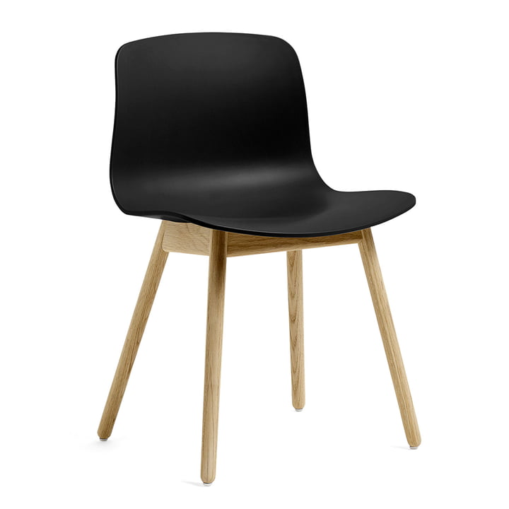 About A Chair AAC 12 vanaf Hay in mat gelakt eiken / zwart