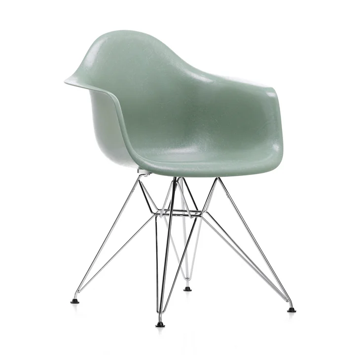 Eames Fiberglass Fauteuil DAR van Vitra in chroom / Eames zeeschuim groen