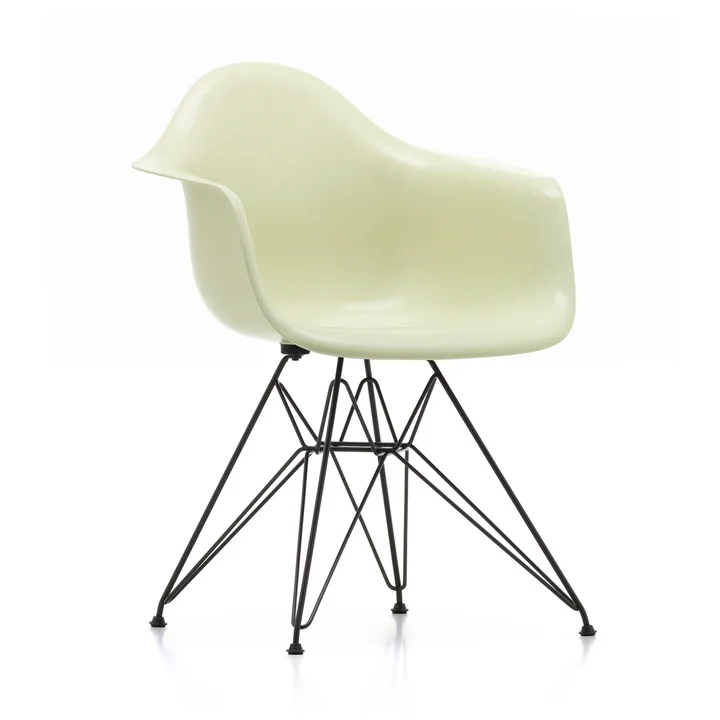 Eames Fiberglass Fauteuil DAR van Vitra in basic dark / Eames perkament