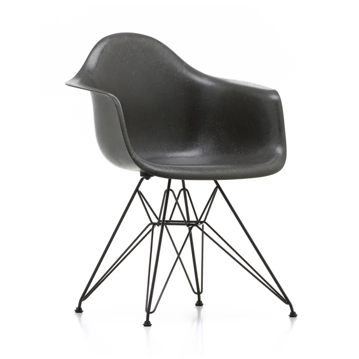Eames Fiberglass Fauteuil DAR uit Vitra in basic dark / Eames olifantenhuid grijs