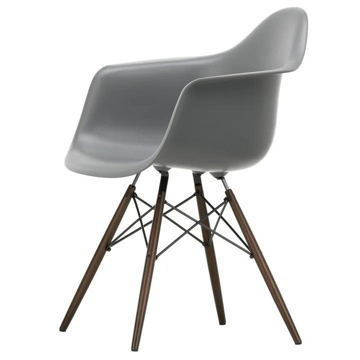 Eames Plastic Armchair DAW van Vitra in donker ahorn / granietgrijs