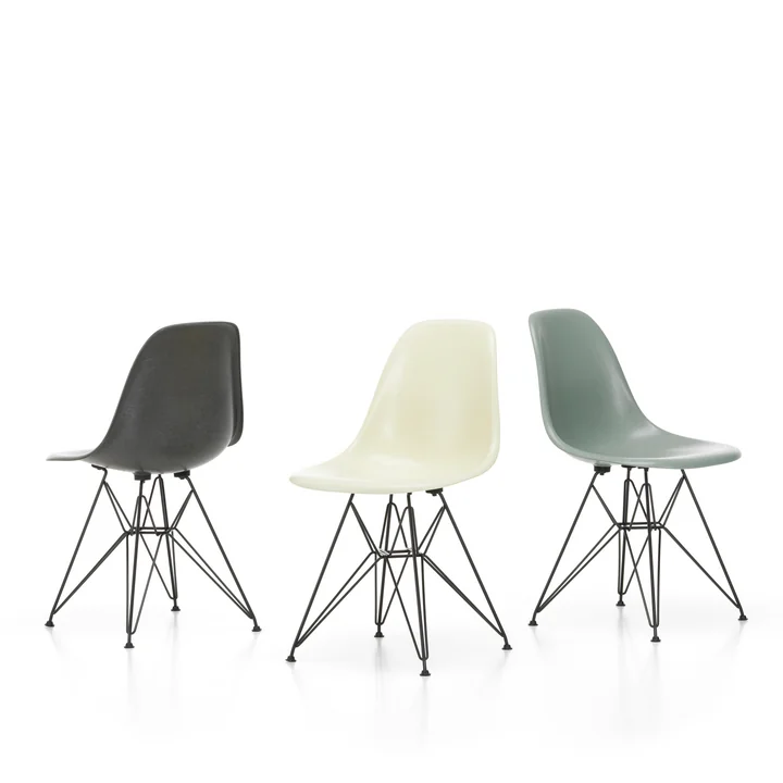 Eames Fiberglass Side Chair DSR door Vitra