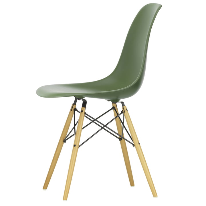 Eames Plastic Zijstoel DSW van Vitra in esdoorn geelachtig / bos