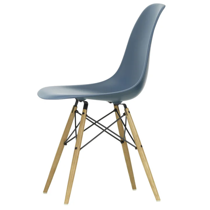 Eames Kunststof zijstoel DSW van Vitra in essenhoning / zee blauw