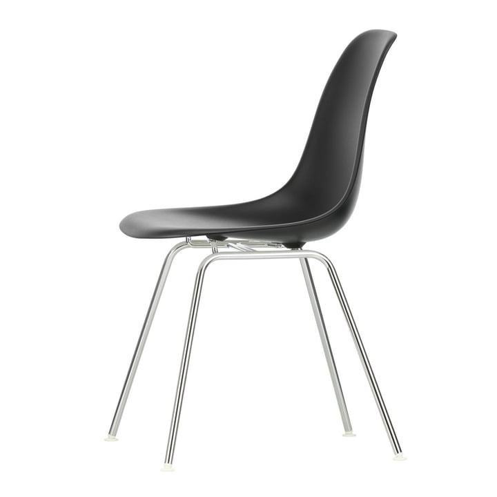 Eames Plastic Side Chair DSX van Vitra in verchroomd / diepzwart