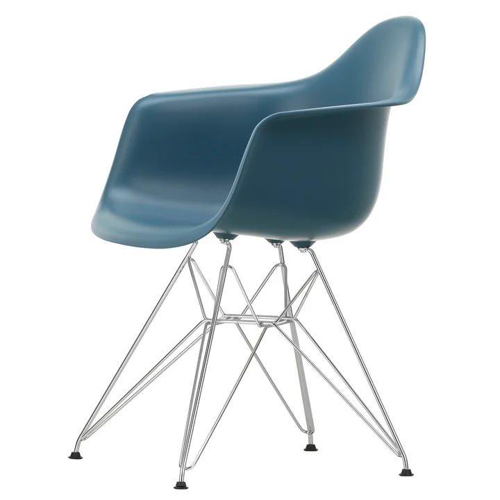 Eames Plastic Armchair DAR Vitra uit in verchroomd / zeeblauw