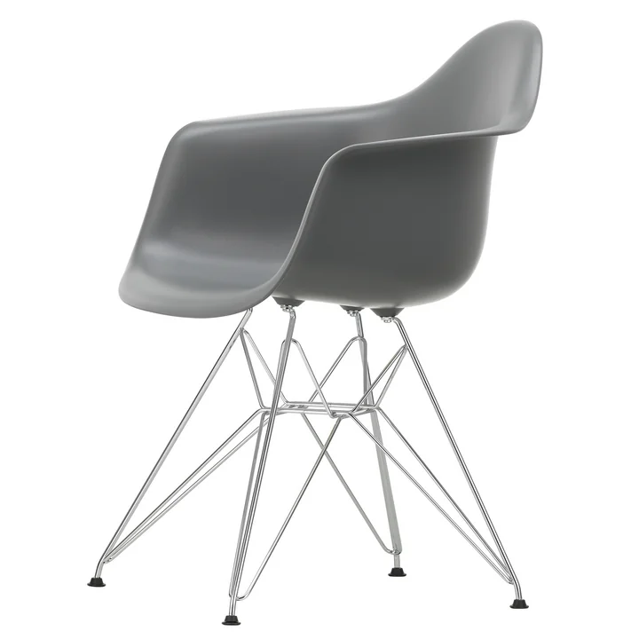 Eames Plastic Armchair DAR Vitra uit in verchroomd / granietgrijs