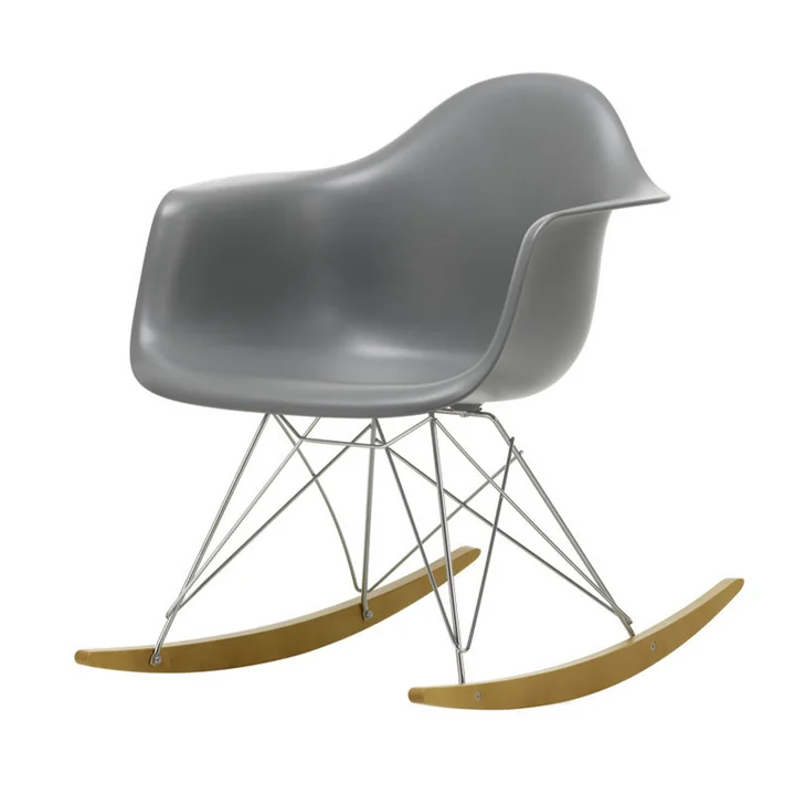 Eames Plastic Armchair RAR van Vitra in geelachtig esdoorn / chroom / granietgrijs