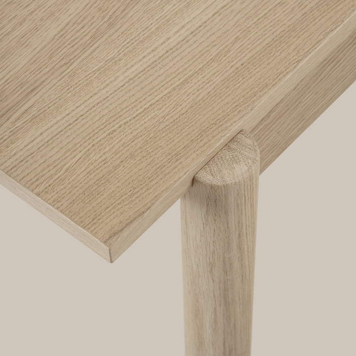 Lineair Houten eettafel van Muuto in detail