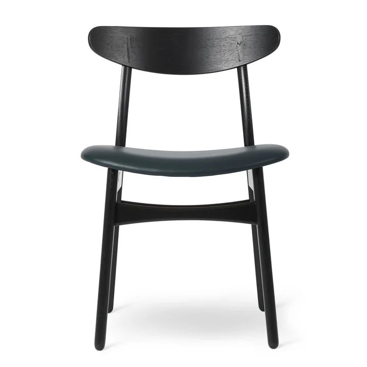 CH30P Stoel in zwart gelakt eiken / Thor zwart leer van Carl Hansen