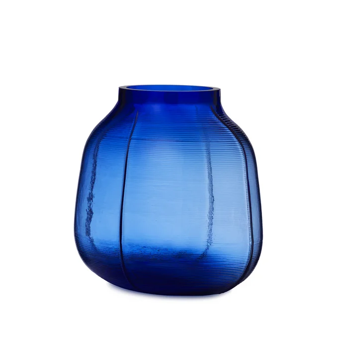 Step Vaas H 23 cm in blauw van Normann Copenhagen