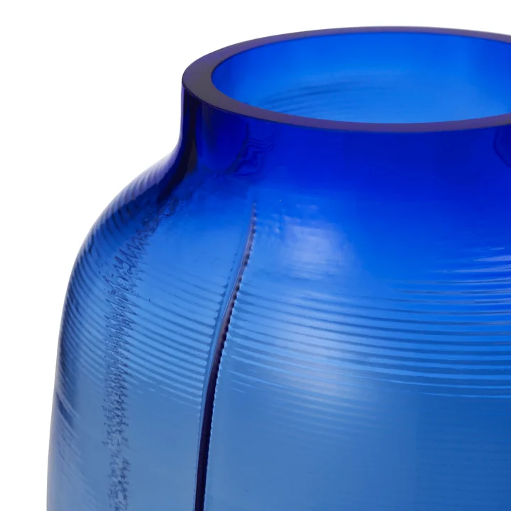 Step Vaas H 23 cm in blauw van Normann Copenhagen in detail