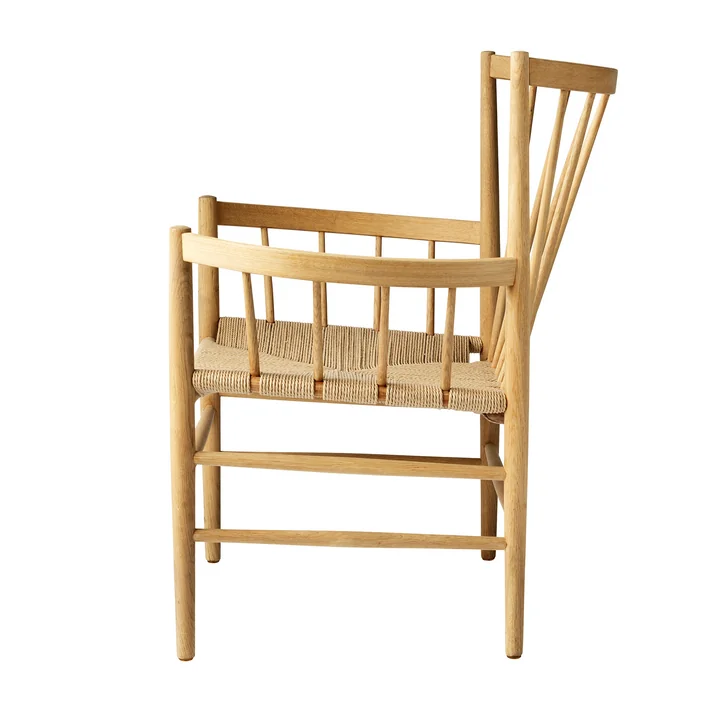 J82 Loungestoel, eiken mat gelakt / natuurlijk geweven door FDB Møbler.