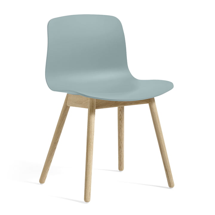 About A Chair AAC 12 van Hay in eiken zeep / dusty blauw