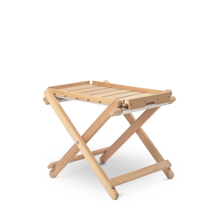 BM5768 voetenbankje en BM1069 dienblad van Carl Hansen