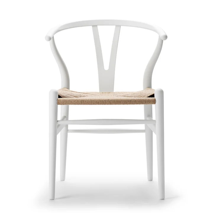CH24 Wishbone Chair van Carl Hansen in soft white / vlechtwerk naturel