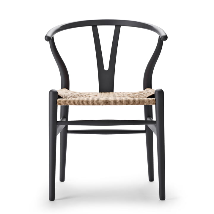 CH24 Wishbone Chair van Carl Hansen in soft grey / vlechtwerk naturel
