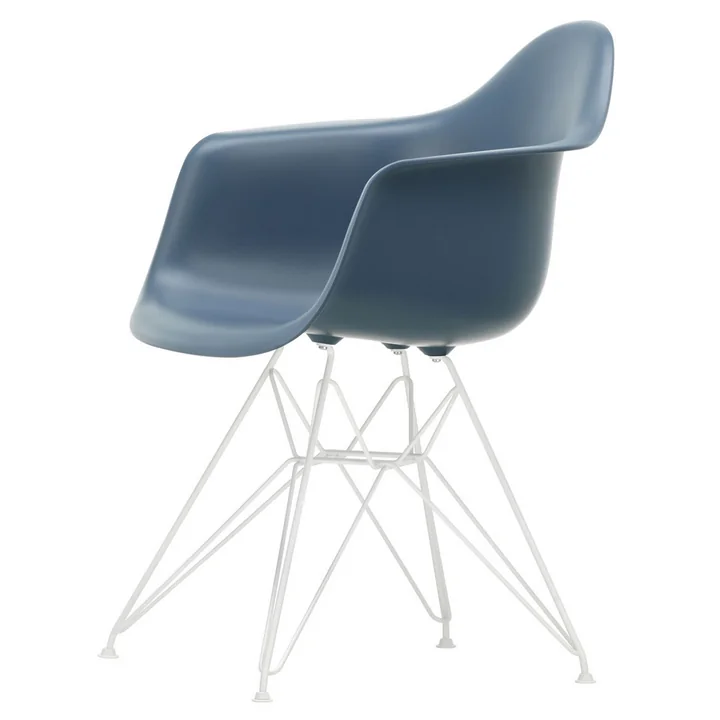 Eames Plastic Armchair DAR Vitra uit in wit / zeeblauw (witte viltglijders)