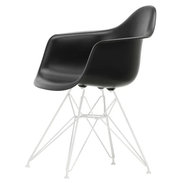 Eames Plastic Armchair DAR Vitra uit in wit / diepzwart (witte vilten glijders)