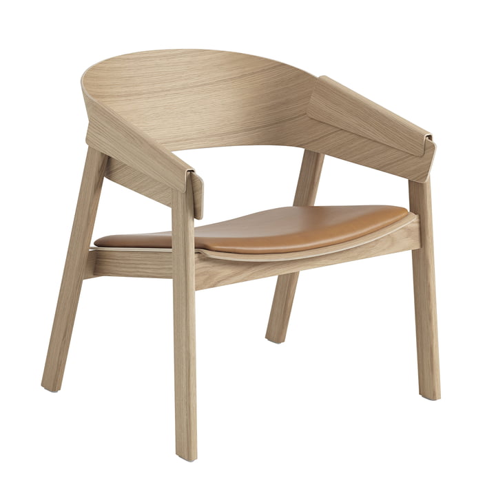 Cover Lounge Chair van Muuto in eikenhout / cognac