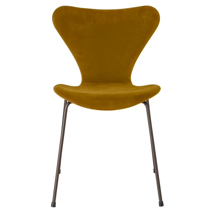 Serie 7 stoel met volledige bekleding van Fritz Hansen in fluweel zacht oker / donkerbruin frame
