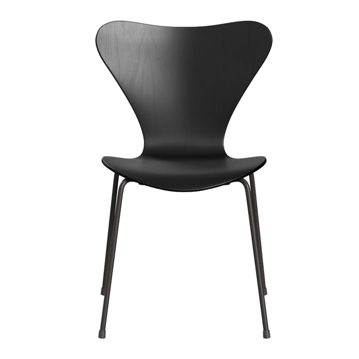 Serie 7 stoel van Fritz Hansen in zwart gekleurd essen / zwart frame