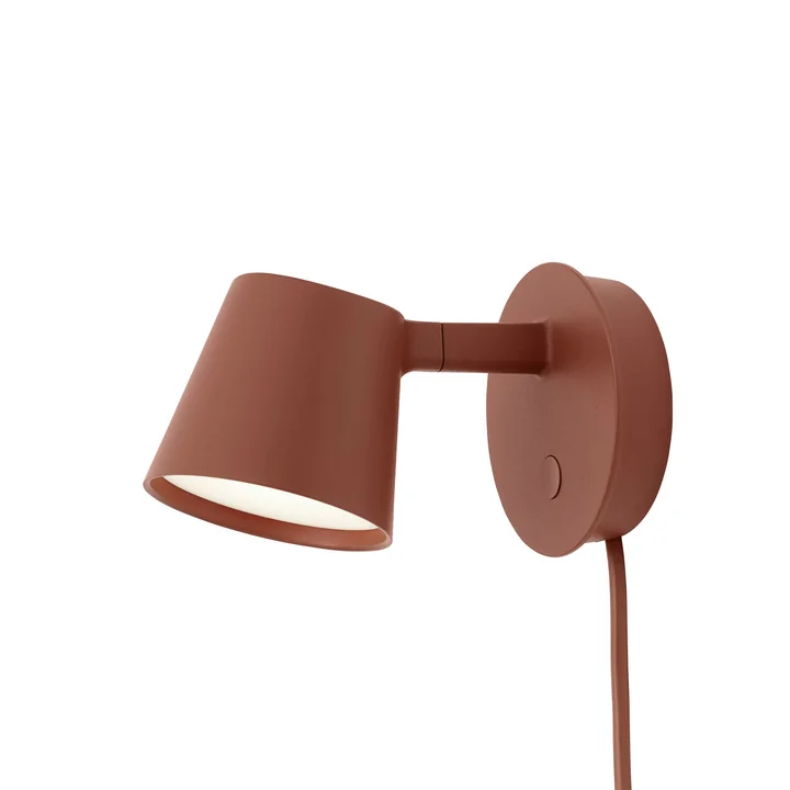 De Tip wandlamp van Muuto in koperbruin