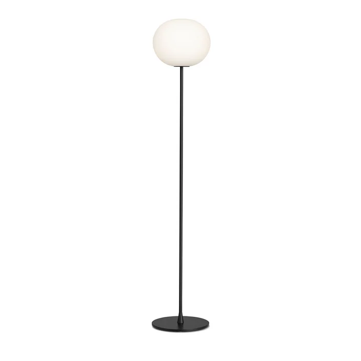 De vloerlamp Glo Ball F 2 van Flos in matzwart