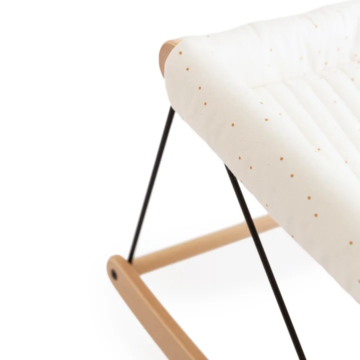 Growing Green Wipstoeltje met kussen van Nobodinoz in honingzoete stippen naturel