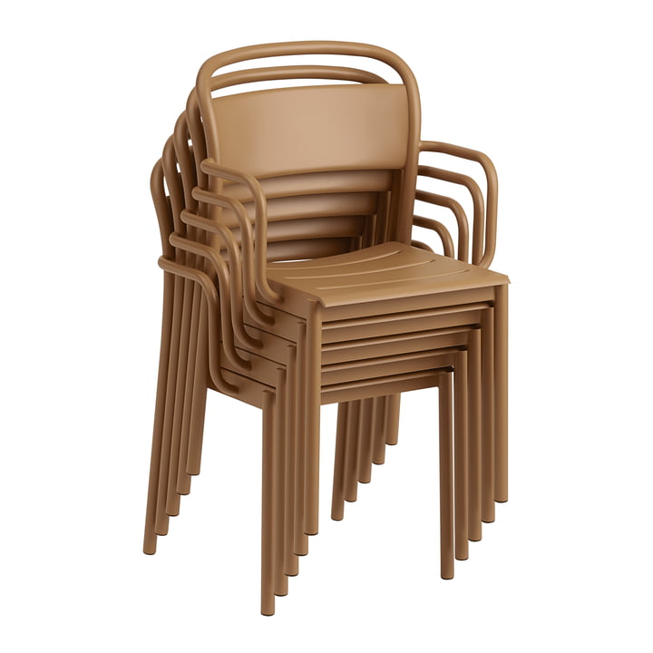 De Linear Steel Armchair van Muuto gestapeld