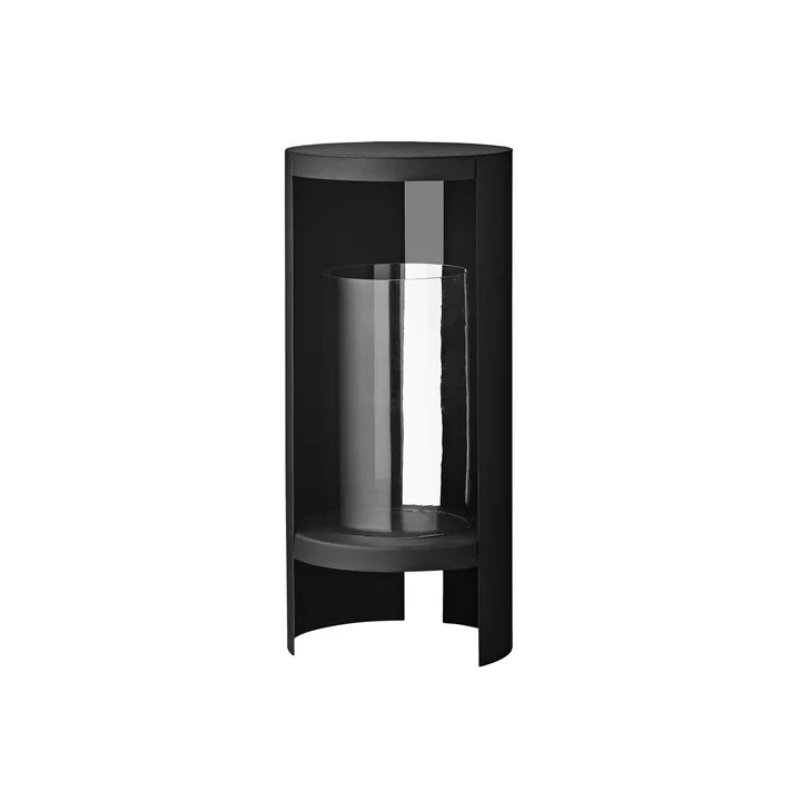 De Ora Windlicht van AYTM , Ø 26,4 x H 58,4 cm, zwart
