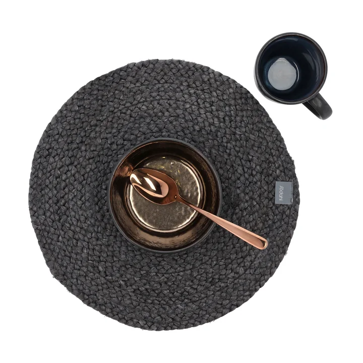 De ronde placemat It's all Natural van Södahl met servies