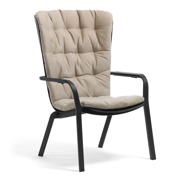 De Folio outdoor fauteuil in antraciet met lichtgekleurde zitbekleding