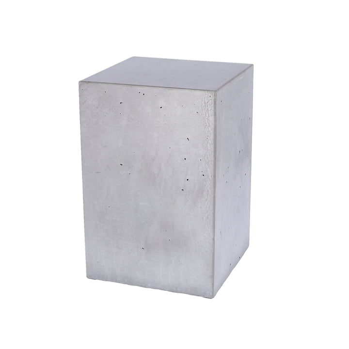 De Block betonnen bijzettafel van Jan Kurtz , hoogte 46 cm, in de was gezet