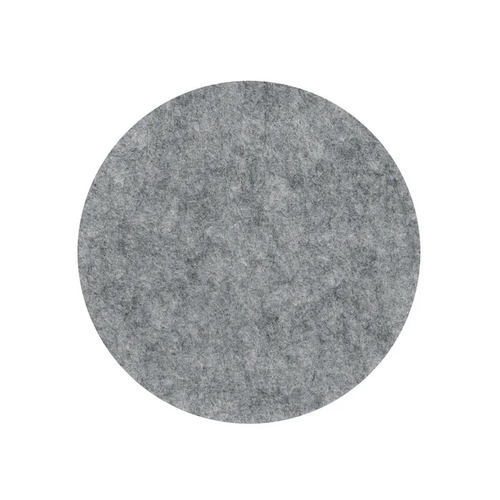 De vilten bekleding voor de stoelstandaard van Wilkhahn , licht gevlekt