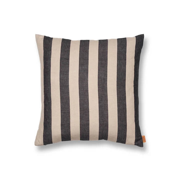 Grand Cushion 50 x 50 cm van Ferm Living in zand / zwart